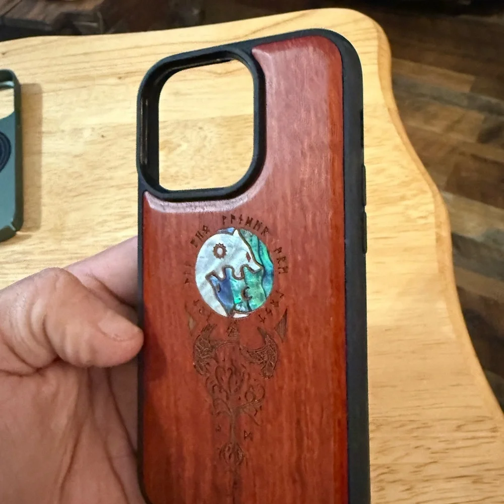 Men’s iPhone 14 Pro cases.